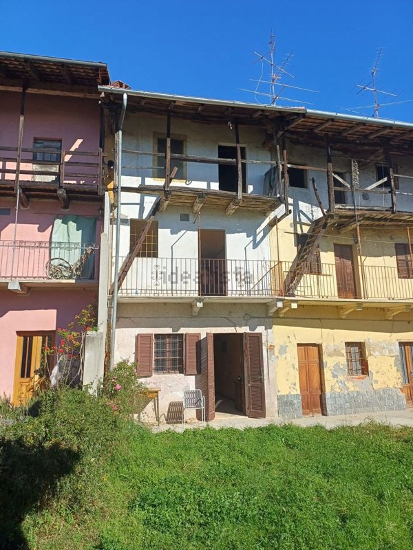 appartamento in vendita ad Oleggio in zona Fornaci