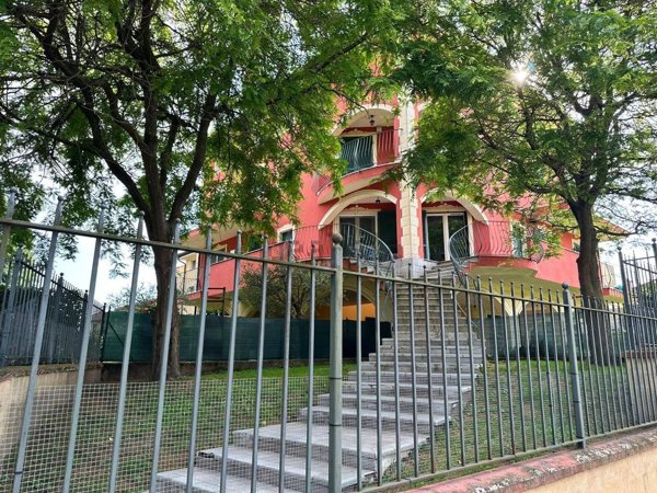 appartamento in vendita ad Oleggio in zona Gaggiolo