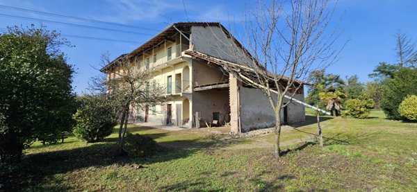 casale in vendita ad Oleggio