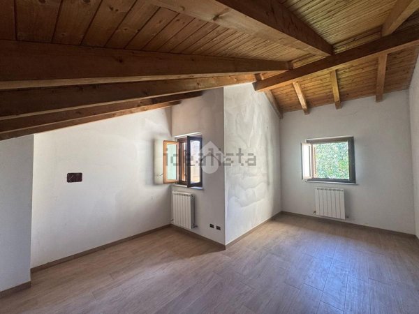 casa indipendente in vendita ad Oleggio