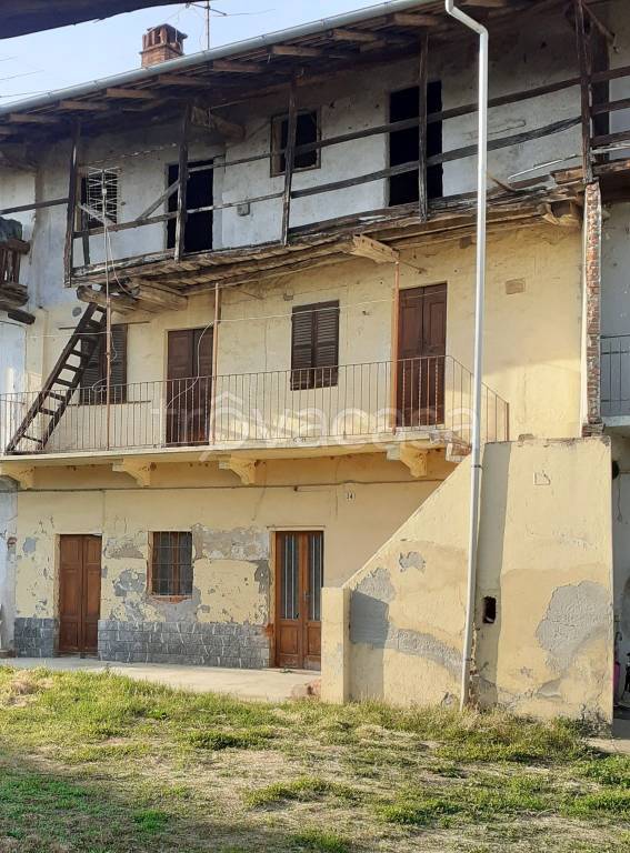 appartamento in vendita ad Oleggio in zona Fornaci