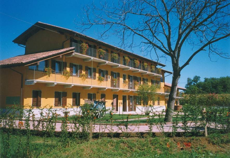 casa indipendente in vendita ad Oleggio