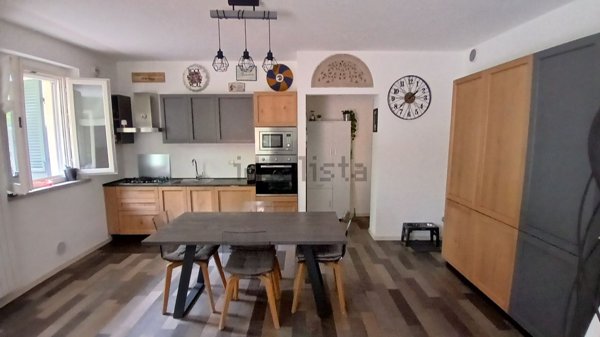 appartamento in vendita ad Oleggio in zona Gaggiolo