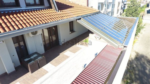 casa indipendente in vendita ad Oleggio