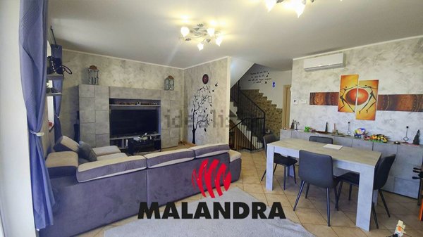 casa indipendente in vendita ad Oleggio