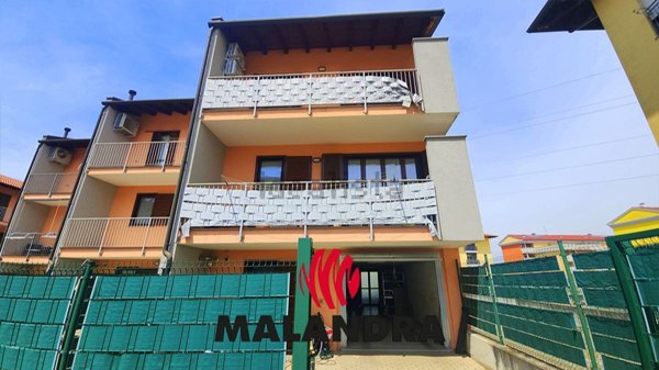 casa indipendente in vendita ad Oleggio