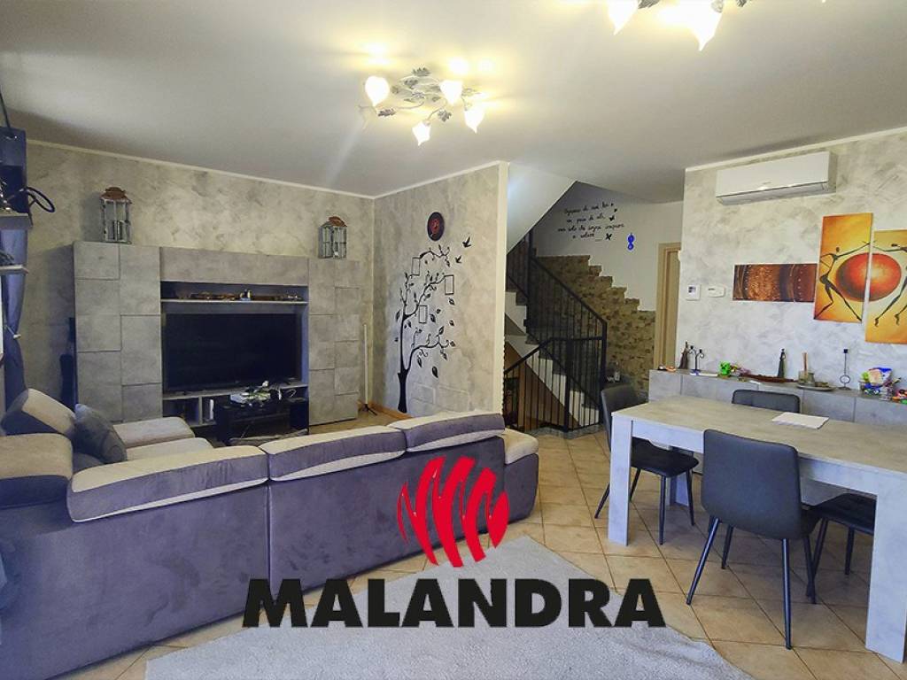 casa indipendente in vendita ad Oleggio