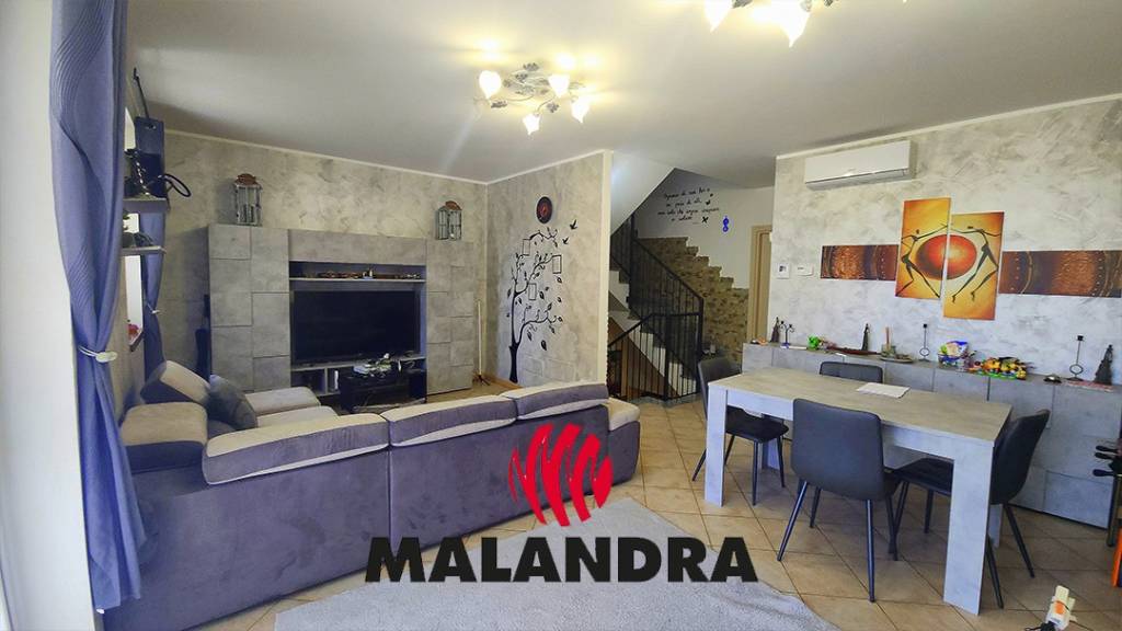casa indipendente in vendita ad Oleggio