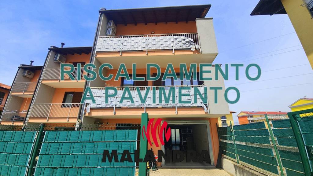 casa indipendente in vendita ad Oleggio