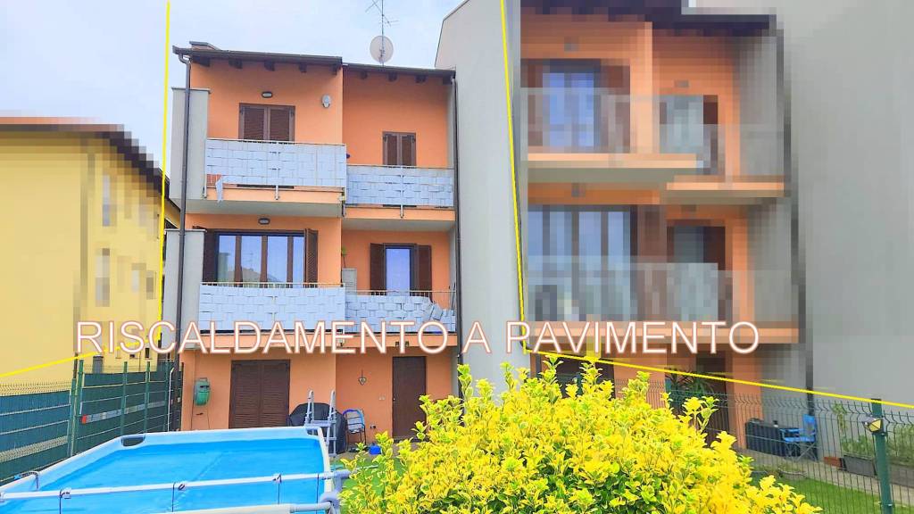 casa indipendente in vendita ad Oleggio