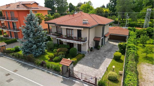 casa indipendente in vendita ad Oleggio in zona Gaggiolo