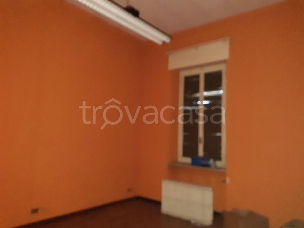 ufficio in vendita ad Oleggio in zona Carmine