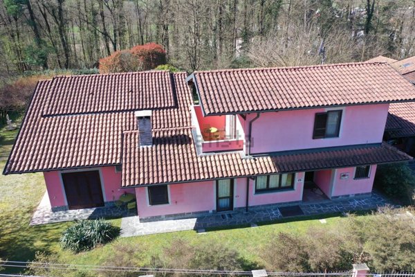 casa indipendente in vendita ad Oleggio