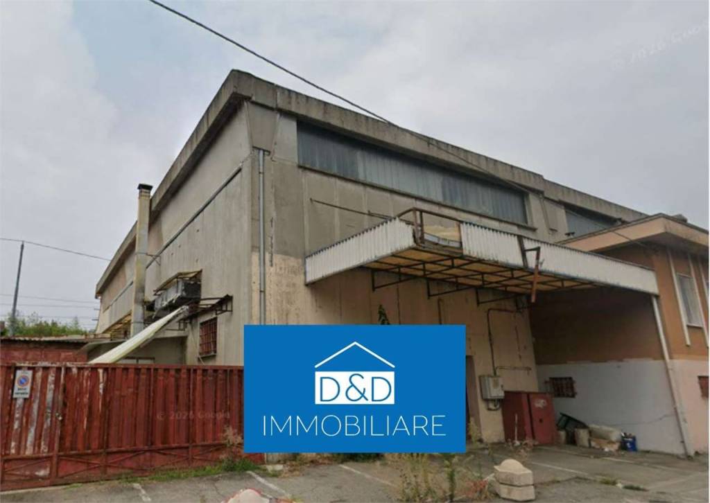 locale commerciale in vendita ad Oleggio in zona Carmine