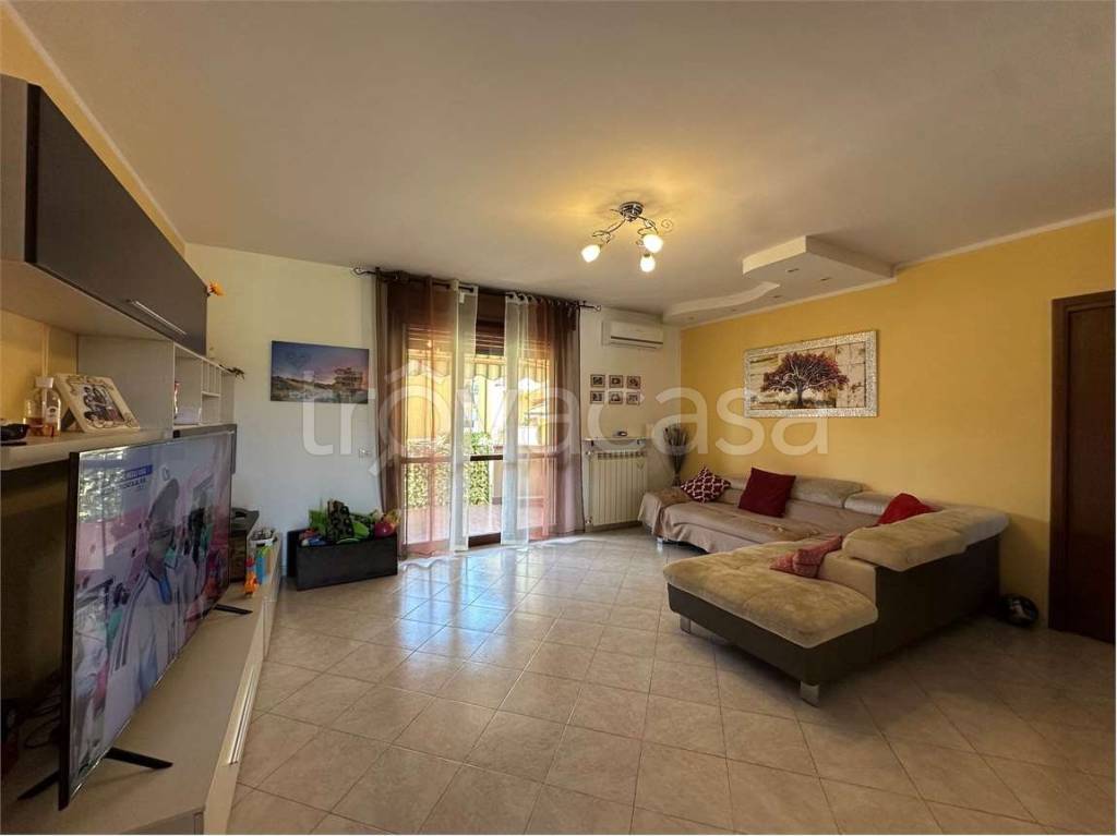 appartamento in vendita ad Oleggio in zona San Giovanni