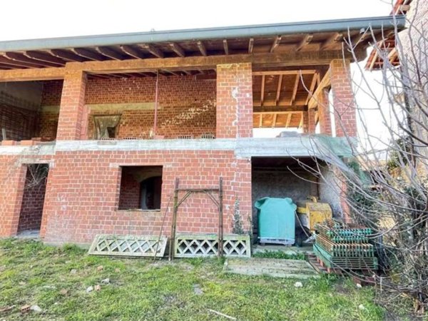 casale in vendita ad Oleggio in zona San Giovanni
