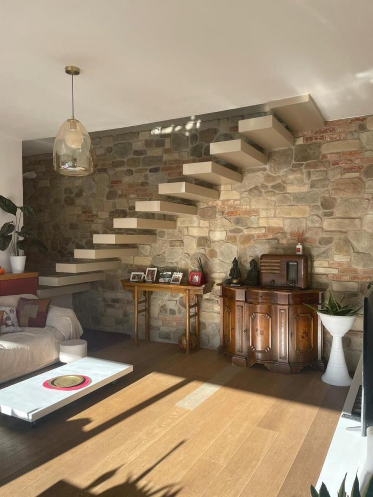 casa indipendente in vendita ad Oleggio in zona Santo Stefano.