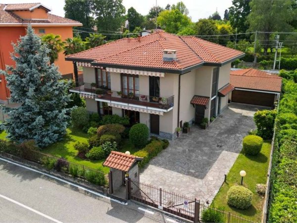casa indipendente in vendita ad Oleggio in zona Gaggiolo
