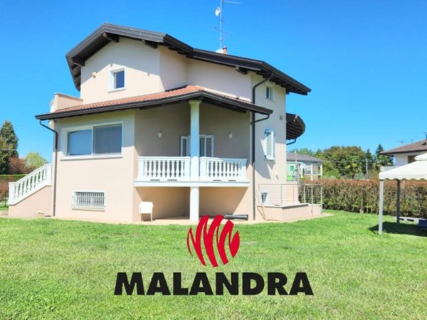 casa indipendente in vendita ad Oleggio