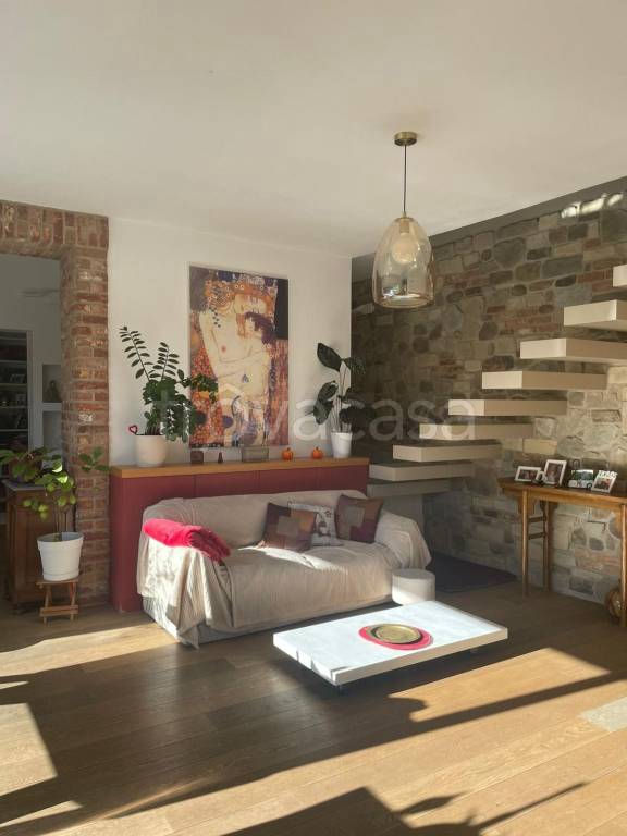 casa indipendente in vendita ad Oleggio