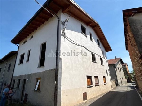 casale in vendita ad Oleggio
