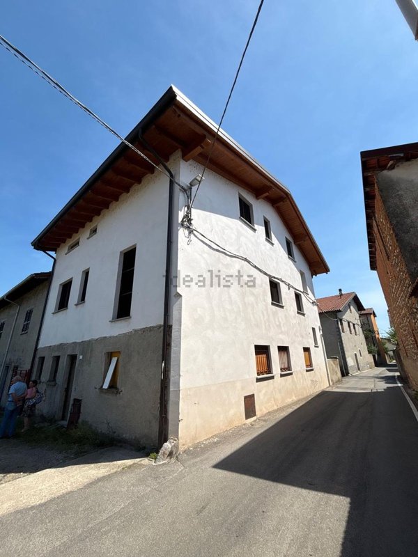 casale in vendita ad Oleggio in zona Santo Stefano.