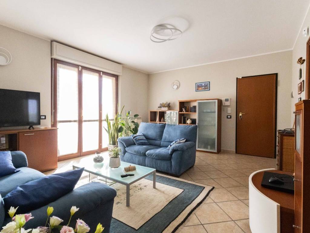 appartamento in vendita ad Oleggio in zona Santo Stefano.