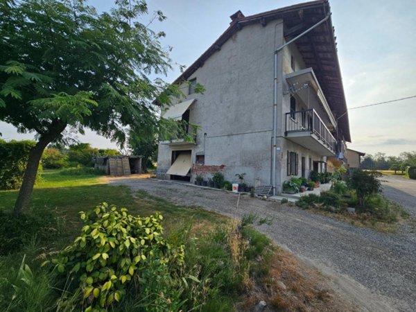 casale in vendita ad Oleggio in zona Gaggiolo