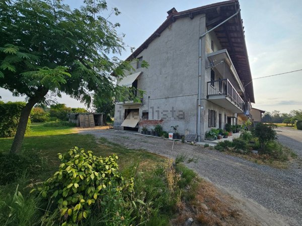 casale in vendita ad Oleggio in zona Gaggiolo