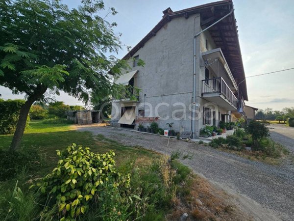 casa indipendente in vendita ad Oleggio in zona Gaggiolo