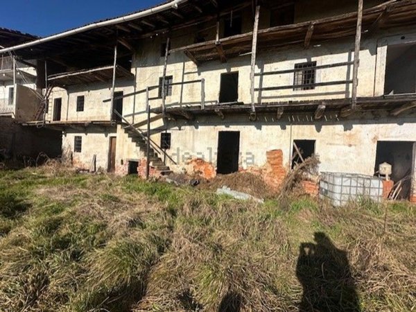 casale in vendita ad Oleggio