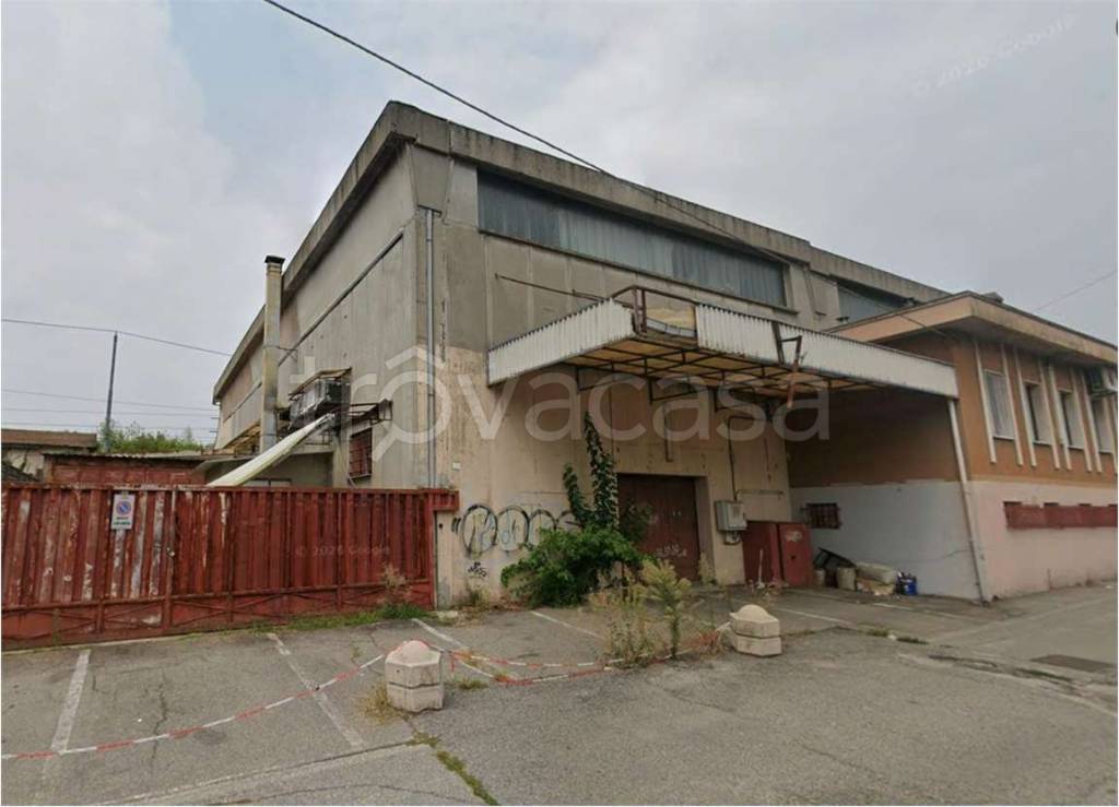 casa indipendente in vendita ad Oleggio
