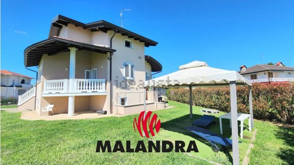 casa indipendente in vendita ad Oleggio