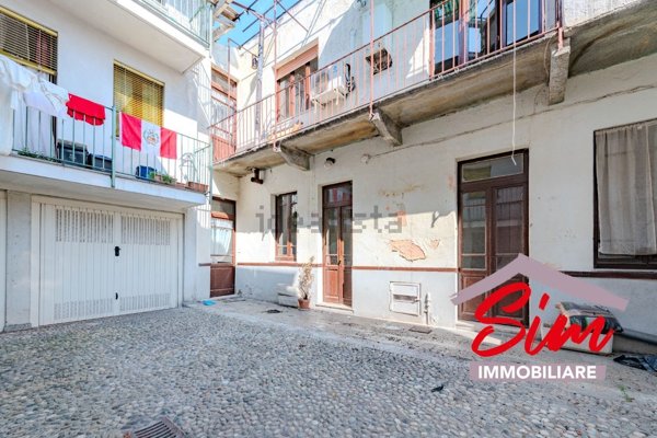 casa indipendente in vendita ad Oleggio
