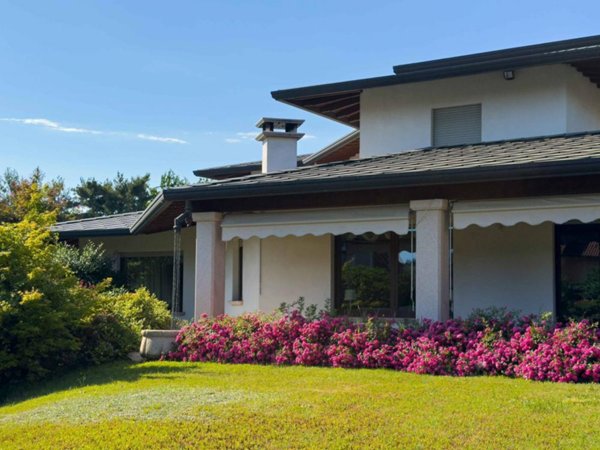 casa indipendente in vendita ad Oleggio in zona Gaggiolo