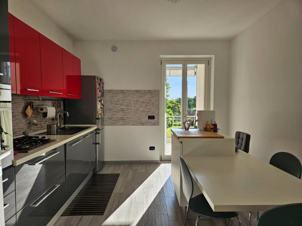 casa indipendente in vendita ad Oleggio in zona San Giovanni