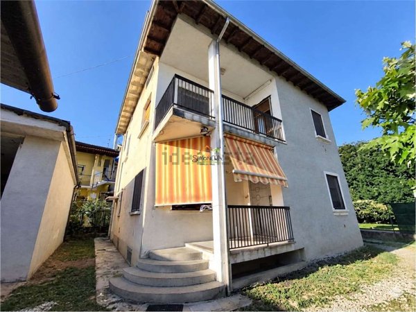 appartamento in vendita ad Oleggio in zona Carmine