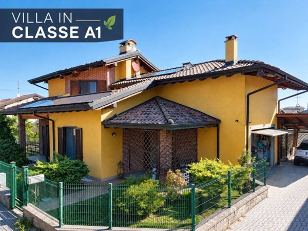 casa indipendente in vendita ad Oleggio