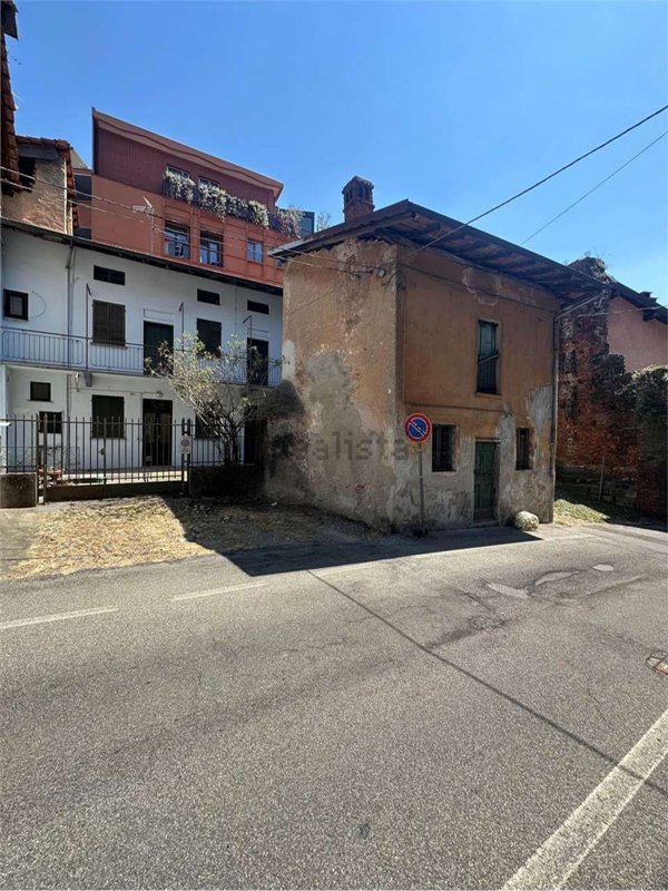 casa indipendente in vendita ad Oleggio