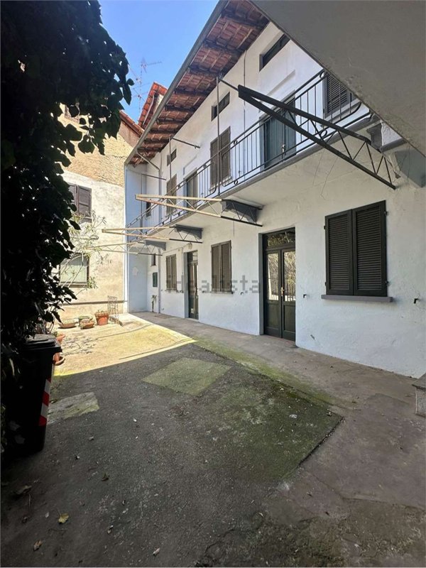 casa indipendente in vendita ad Oleggio