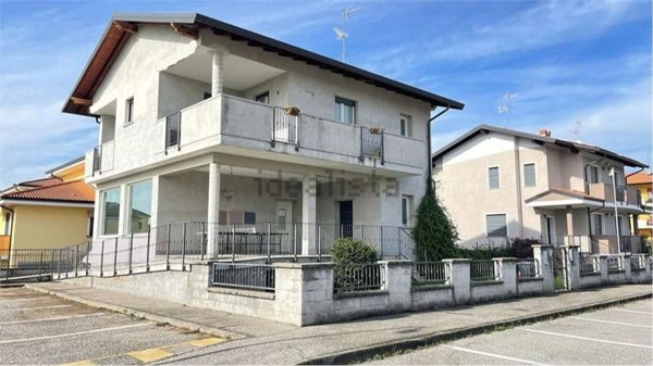 casa indipendente in vendita ad Oleggio in zona Santo Stefano.