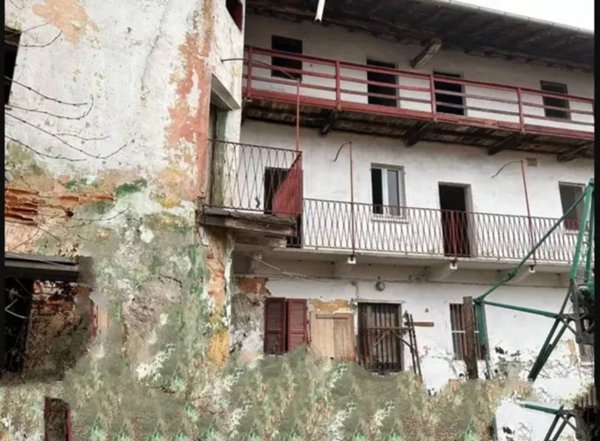 casa indipendente in vendita ad Oleggio in zona Fornaci