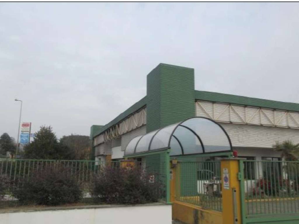 locale commerciale in vendita ad Oleggio