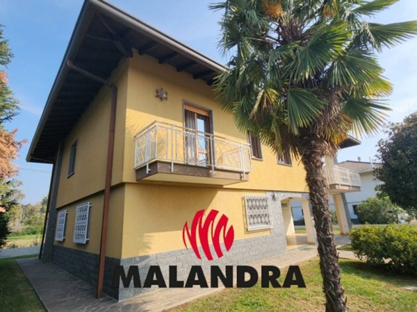 casa indipendente in vendita ad Oleggio