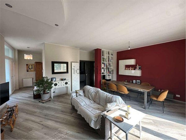 casa indipendente in vendita ad Oleggio