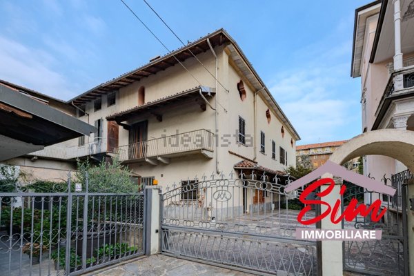 casa indipendente in vendita ad Oleggio