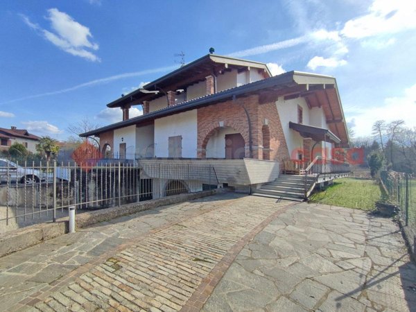 casa indipendente in vendita ad Oleggio Castello