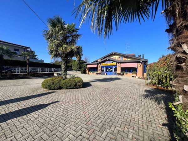 casa indipendente in vendita ad Oleggio Castello
