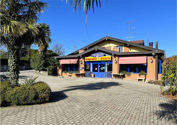 casa indipendente in vendita ad Oleggio Castello
