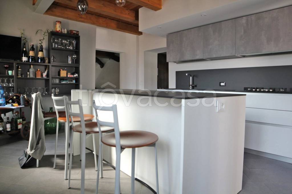 appartamento in vendita ad Oleggio Castello